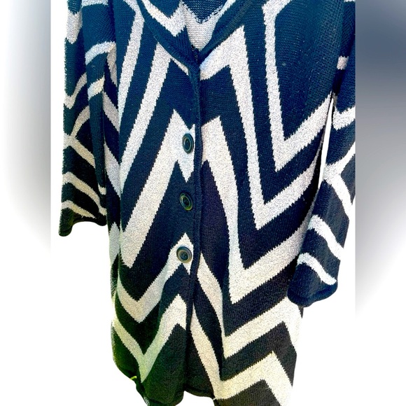 Chicos size Large ( 3) women’s cardigan sweater/black/gray/long sweater - Picture 4 of 6